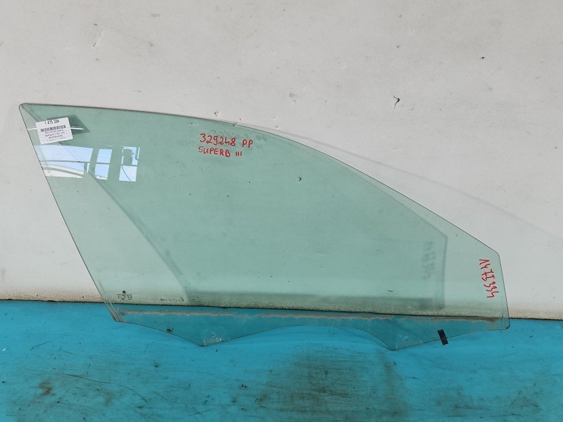 Szyba drzwi przód prawa Skoda Superb III kombi