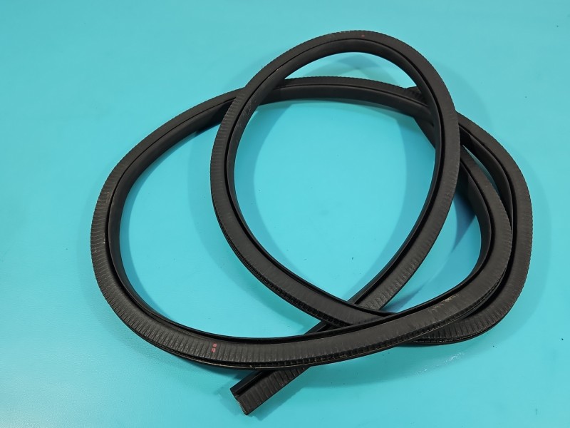 Uszczelka drzwi tył lewa Ford Focus Mk4