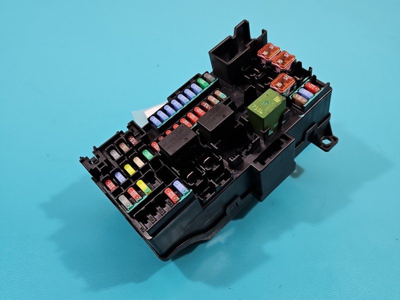 Skrzynka bezpieczników Opel Mokka A 1309271445, 9270696, 2109261-2