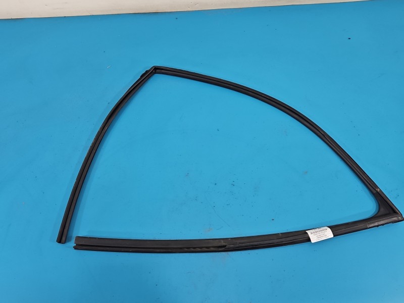 Uszczelka drzwi przód lewa Toyota Rav4 V