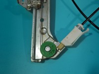 Podnośnik przód lewy SZYBY WINDA Audi A5 8T Popękane plastikowe mocowanie 6 PIN 2d