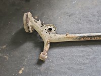 Tylna belka oś tył Toyota Yaris II 1.0 vvti