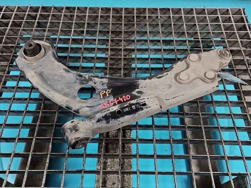 Wahacz przód prawy Peugeot 3008 II przedni