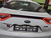 Blenda tył klapy Kia Stinger SNOW WHITE PEARL