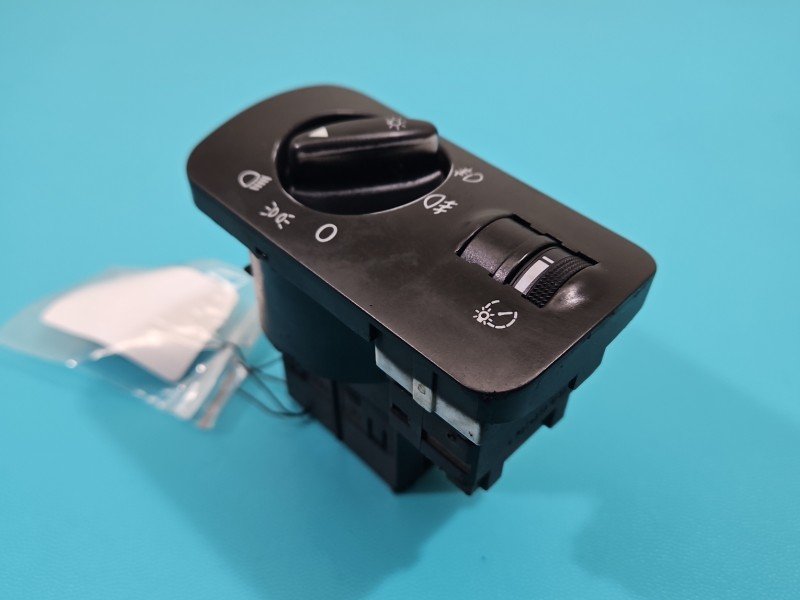 Przełącznik włącznik świateł Audi A3 8L