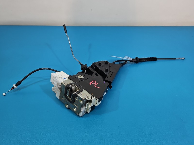 Zamek przód lewy 1697202535, 1697202535Q9 Mercedes W245 EUROPA 4pin. Pęknięcie