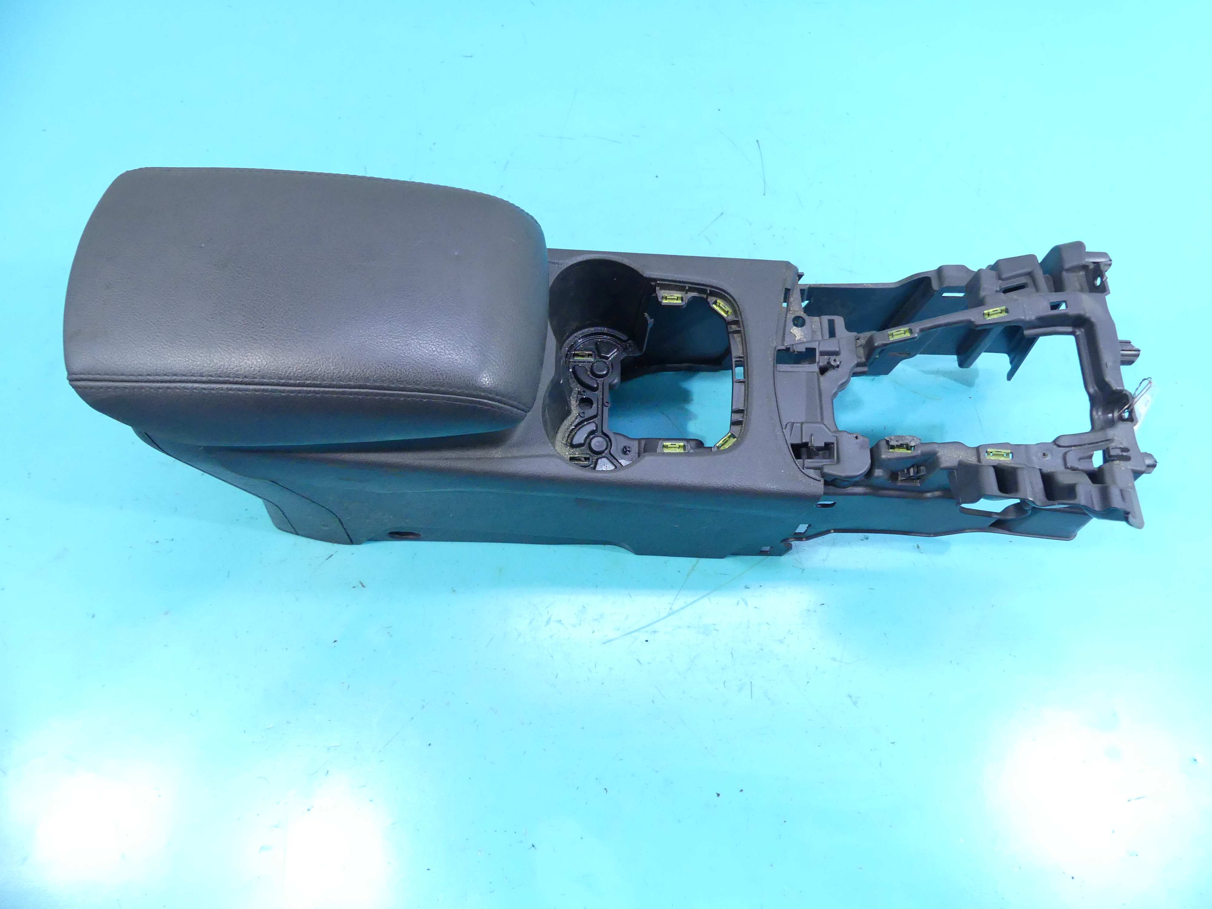 Podłokietnik TUNEL Ford Focus Mk3