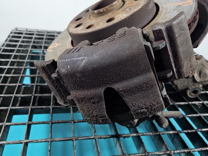 Zacisk przód prawy Skoda Octavia III 1.6 tdi