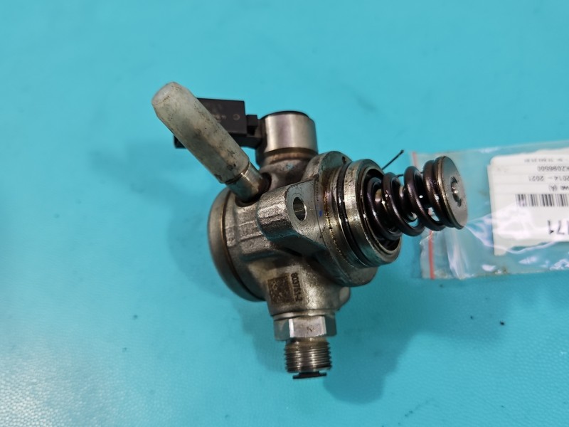 pompka Pompa paliwa Skoda Fabia III 1.0 TSI 04E127027N