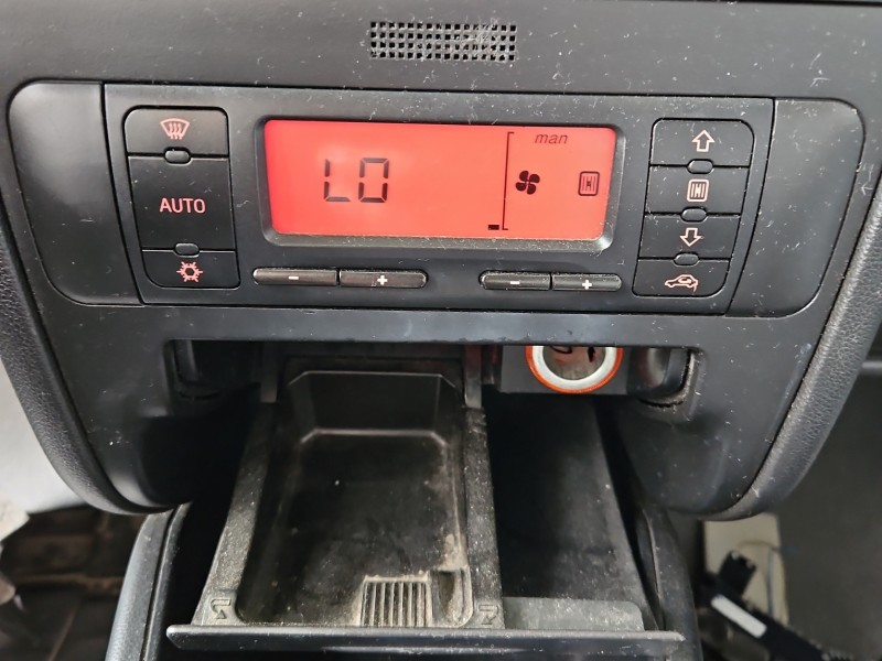 Konsola panel nawiewu Seat Toledo II Leon I 1M0820043C