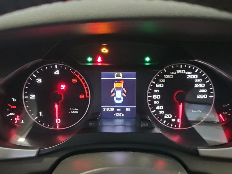 Licznik AUDI A4 B8 8K0920930D 2.0 tdi EUROPA