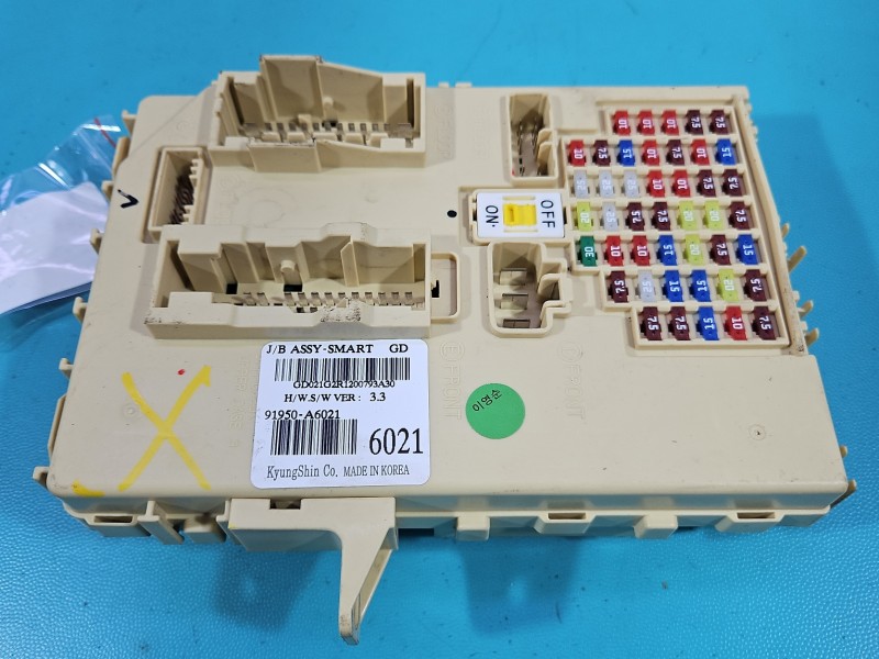 Sterownik moduł komfortu Hyundai I30 II 12-16 91950-A6021 Hyundai, uszkodzone zatrzaski mocowań ASSY SMART