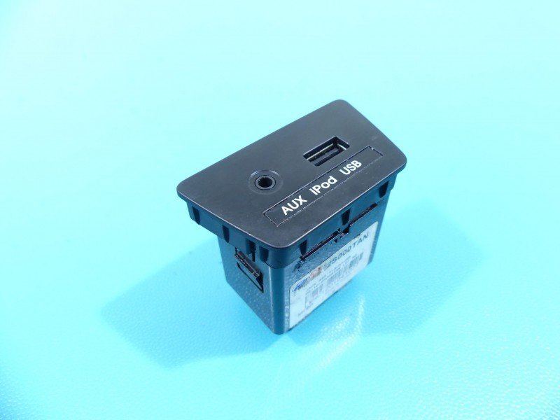 Gniazdo USB Hyundai Ix35 96110-2S000TAN