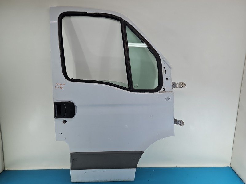 DRZWI PRZÓD PRAWE PASAŻERA Iveco Daily III 5d biały DRZWI PRZÓD PRAWE PASAŻERA Iveco Daily III 5d biały