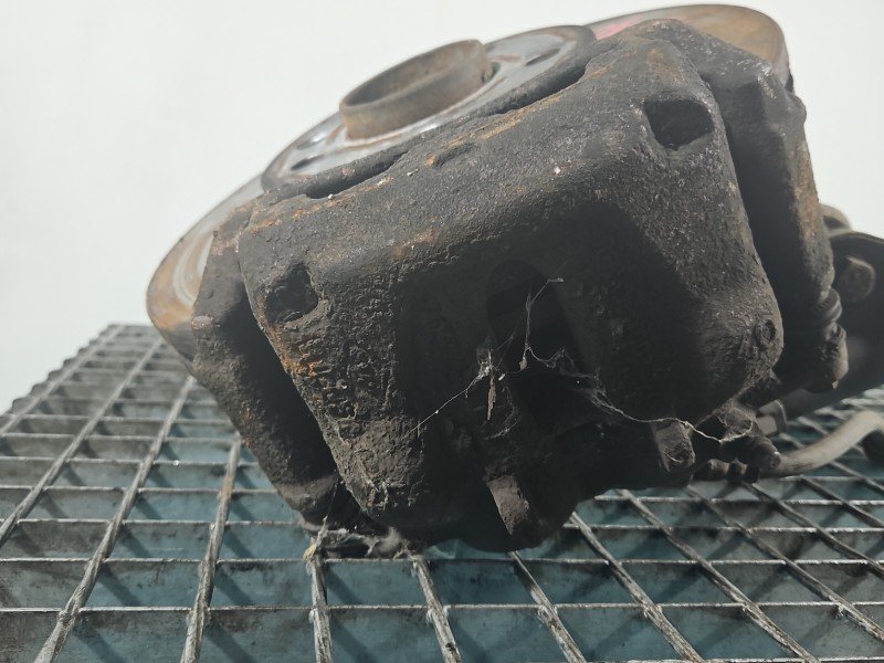 Zacisk przód prawy Opel Vivaro 1.9 cdti (F9k)