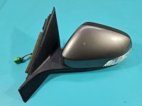 Lusterko lewe VOLVO V70 III 8pin, rysy na obudowie. Dwie rysy na szkle o długości dwóch centymetrów 472-46 europa