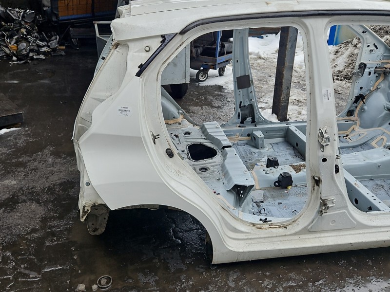 Błotnik tył prawy Toyota Aygo II 14-22 biały 068 ćwiartka