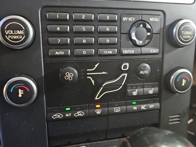 Konsola panel nawiewu VOLVO V70 III 30782281