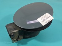 Klapka wlewu paliwa Jeep Cherokee KL Kolor: szary, Producent części: JEEP, Kod lakieru: PDS, SZARY PDS