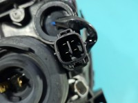 Reflektor prawy lampa przód Toyota Avensis II T25 EUROPA