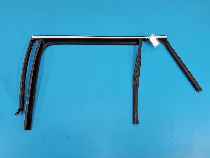 Listwa drzwi tył lewa Skoda Octavia IV kombi