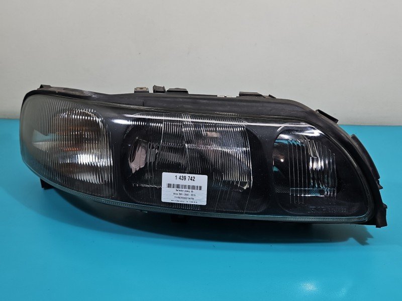 Reflektor prawy lampa przód Volvo S60 I EUROPA Reflektor prawy lampa przód Volvo S60 I EUROPA