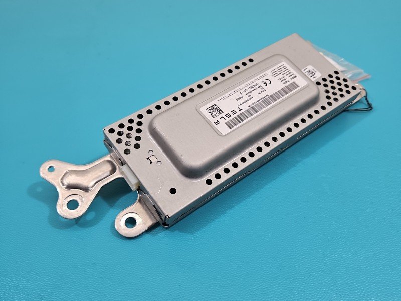 Sterownik moduł Tesla Model 3 2017- 1079755-00-D Sterownik moduł Tesla Model 3 2017- 1079755-00-D