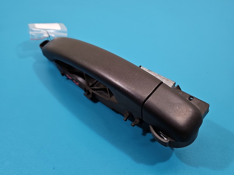 Klamka przód prawa zewnętrzna Opel Movano III 806064162R