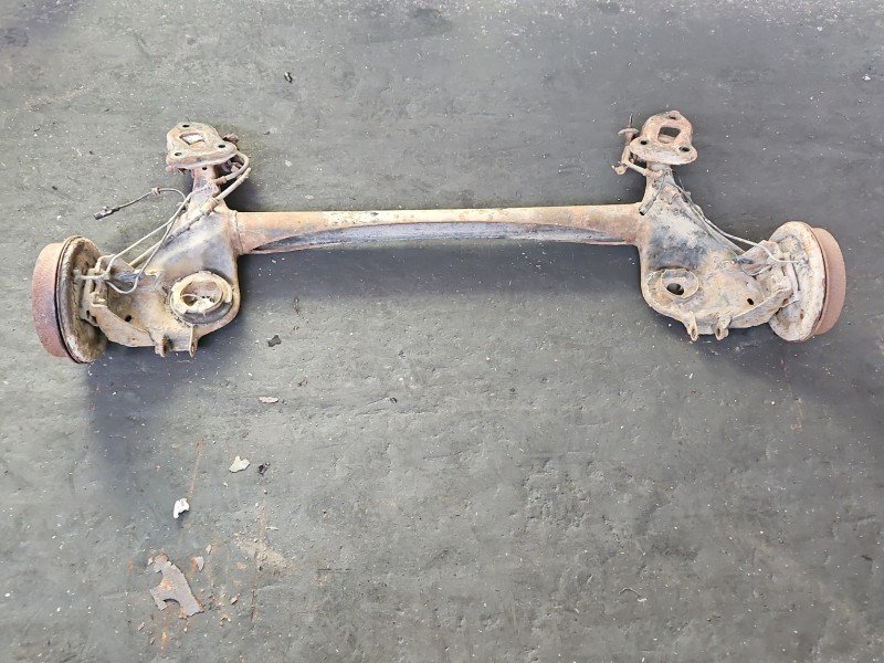 Tylna belka oś tył Fiat Grande Punto 1.2 8V wiel Tylna belka oś tył Fiat Grande Punto 1.2 8V wiel