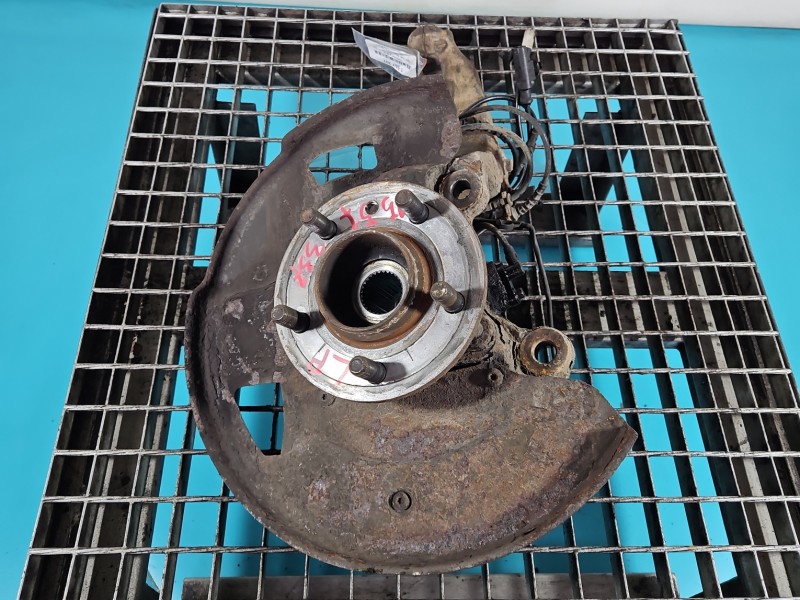 Zwrotnica lewa piasta przód 3.6 TD V8 (368DT) Land Range Rover sport I L320