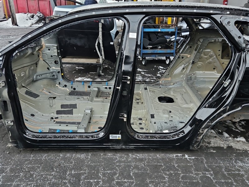 Próg lewy SŁUPEK ŚRODKOWY B Peugeot 3008 II 16-23 HB 5d Ktvd