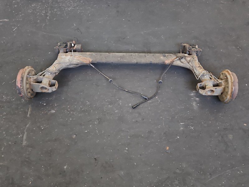 Tylna belka oś tył Vw Golf III 1.6 jedn Tylna belka oś tył Vw Golf III 1.6 jedn