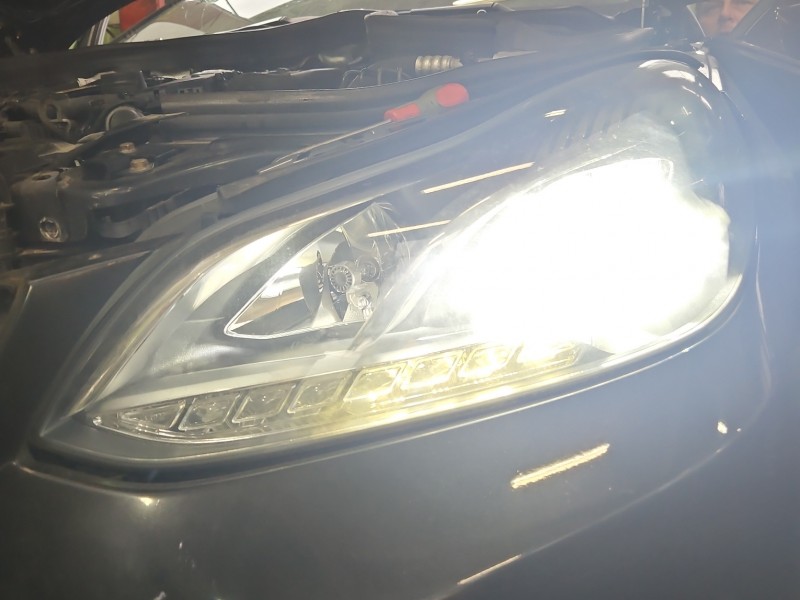 Reflektor lewy lampa przód Mercedes W212 EUROPA