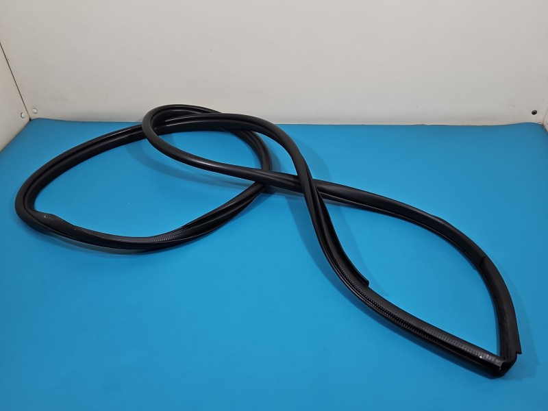 Uszczelka drzwi tył prawa LEXUS NX I 14-21