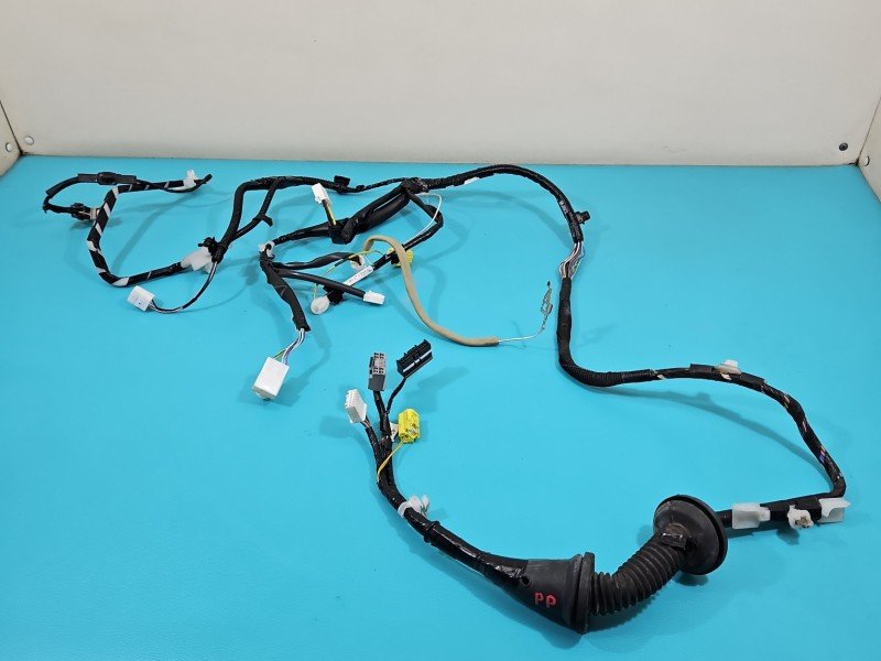 Instalacja Wiązka drzwi przód prawych Toyota Rav4 IV 82151-42E40B
