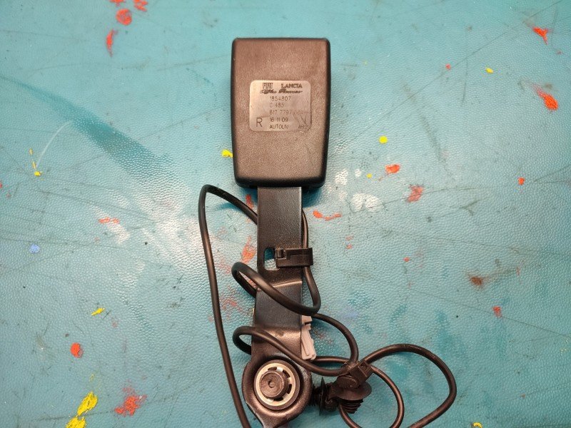 Pas bezpieczeństwa przód prawy pasażera Fiat Grande Punto 1854807, 617779700A