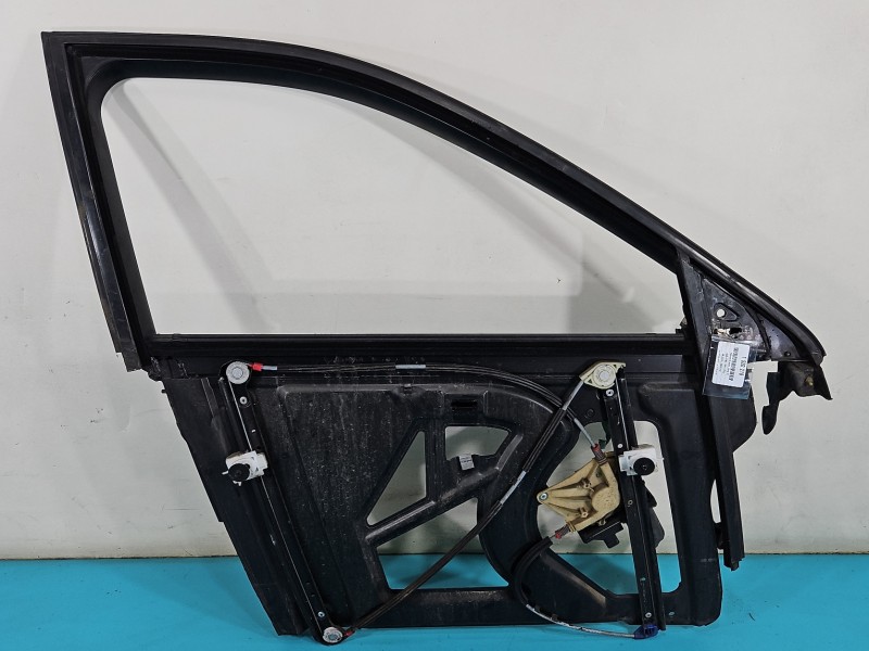 Podnośnik przód prawy Audi A3 8L Producent części: Audi, Europejska 8L4837754 5d HB