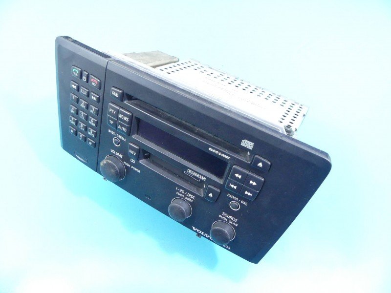 Radio fabryczne Volvo V70 II 30657637-1, 30657804