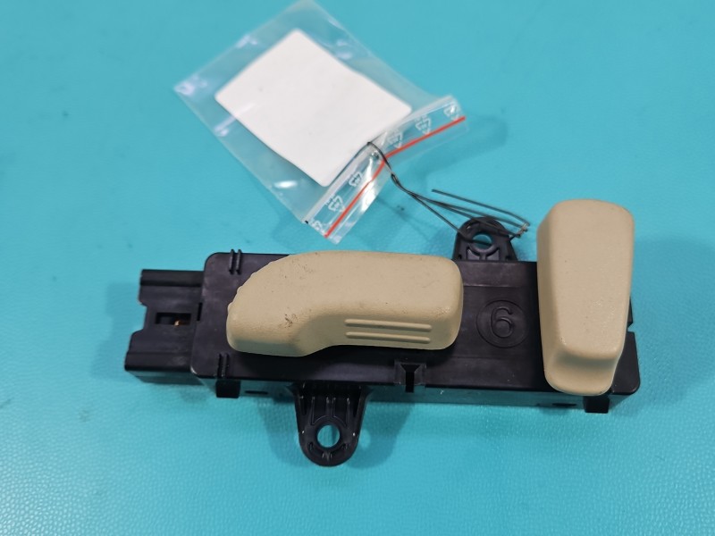 Przełącznik fotela lewy przód Nissan X-trail III T32 13-21