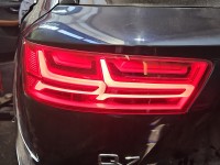 Lampa tył lewa AUDI Q7 II 4M HB Pekniety klosz. Zabrudzona od środka. Plamy EUROPA