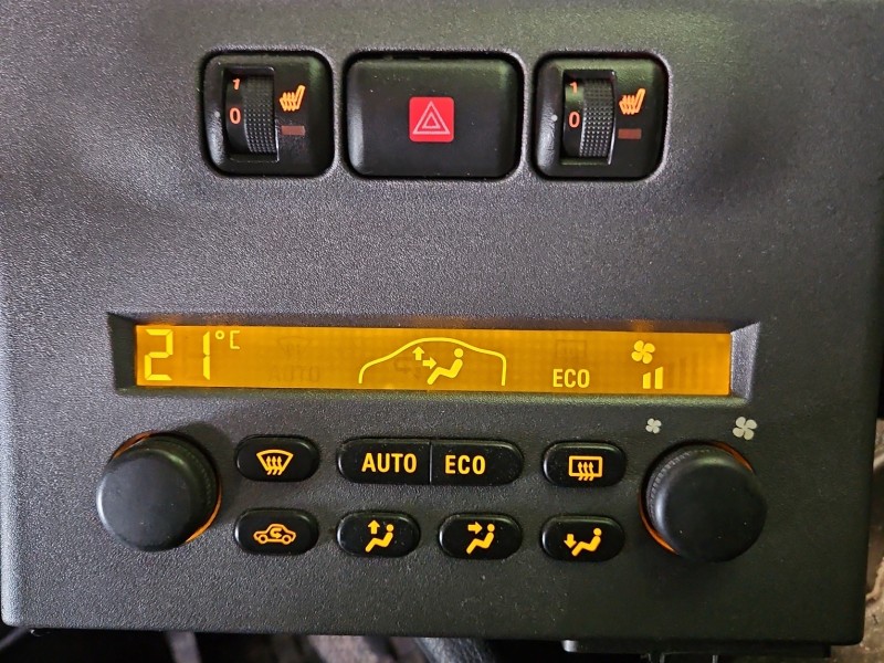 Konsola panel nawiewu Opel Zafira A 013140985