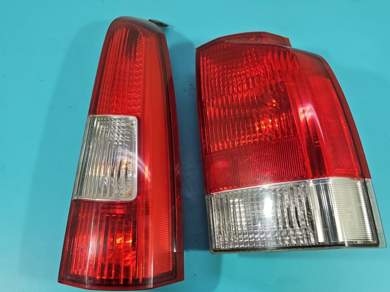 Lampa tył prawa Producent części: Volvo, 2 elementy, komplet, drobne rysy Volvo V70 II kombi EUROPA