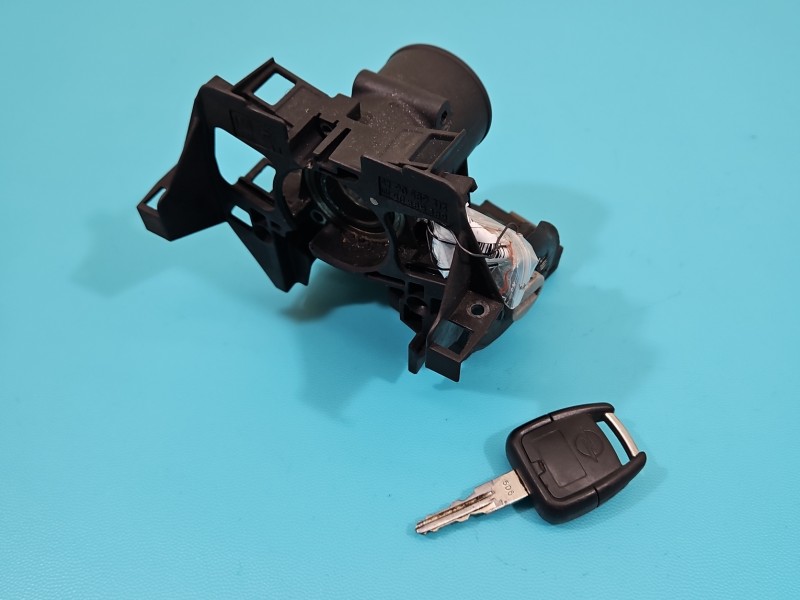 Stacyjka KLUCZYK WKŁADKA Opel Astra II G 09131781