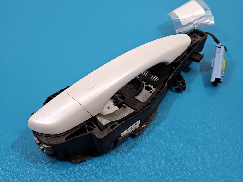 Klamka przód prawa zewnętrzna Peugeot 3008 II 9686433680U