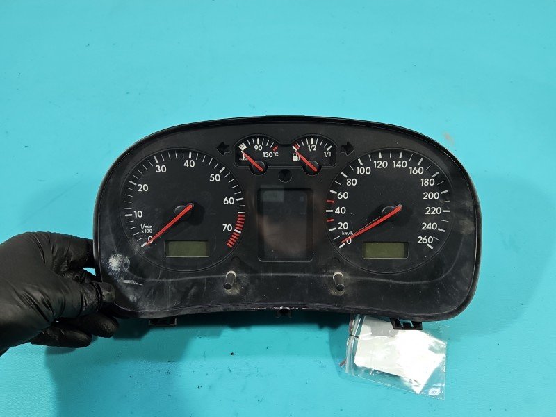 Licznik Vw Golf IV 1J0919880B 1.6 SR EUROPA