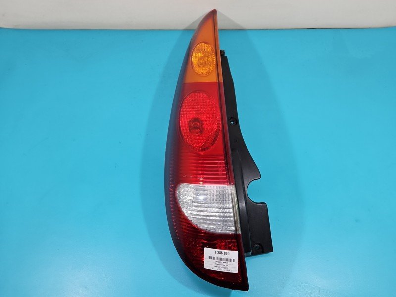 Lampa tył lewa Nissan Almera tino HB