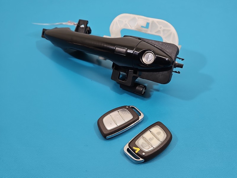 Klamka przód lewa zewnętrzna Hyundai Ix35 09-13 90721-00400