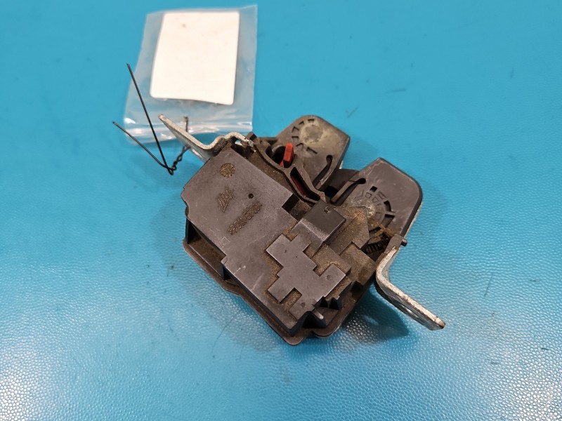 Zamek klapy tył Mercedes W245 HB 3pin A1697400035