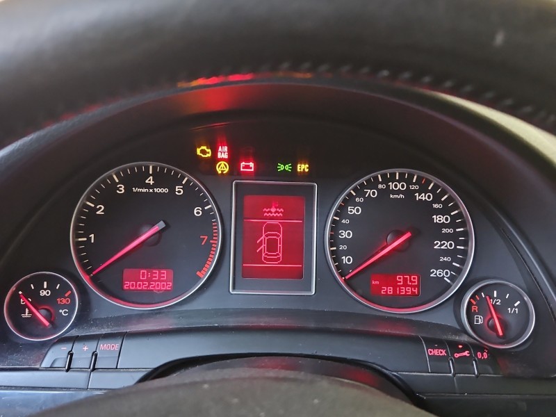 Licznik Audi A4 B6 2.0 20V 8E0920900L EUROPA