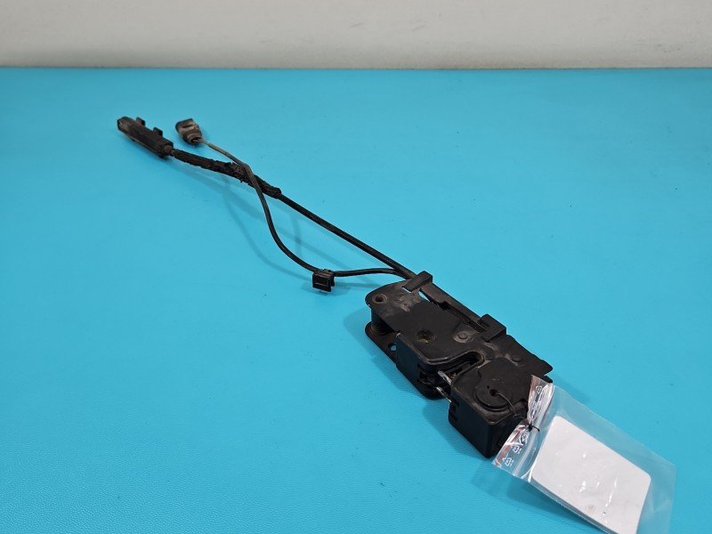 Zamek maski 8T1823746 AUDI A4 B8 Zamek maski 8T1823746 AUDI A4 B8